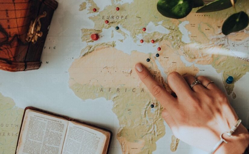 AEO vs GEO: The Simple Difference in AI Search Explained
